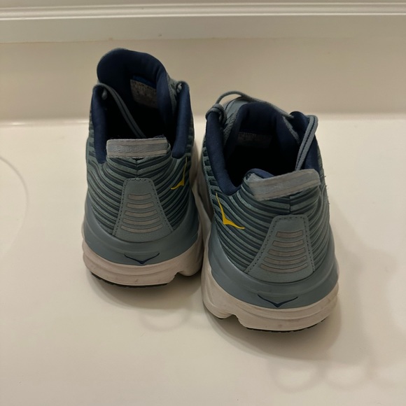 Hoka One One Bondi 6 - Size 8 - Picture 2 of 5